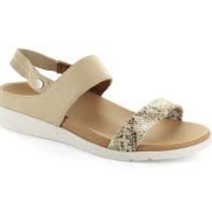 New ISLA Thrive Almond Toe Slip On Snakeskin Sandals Size 8